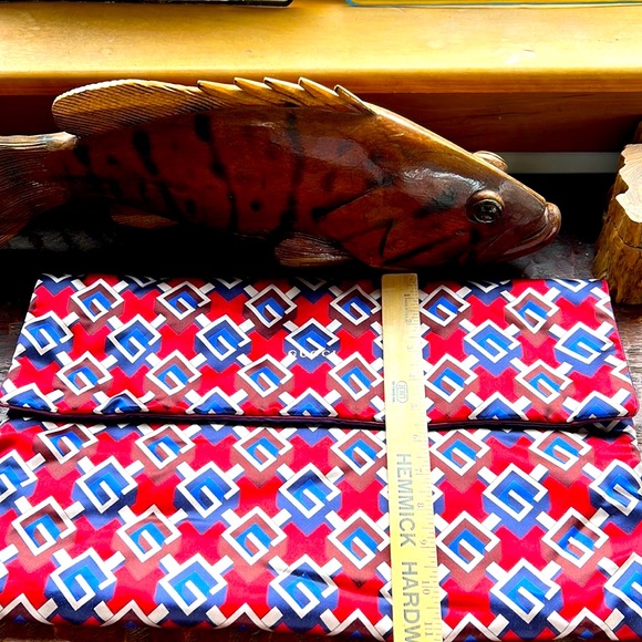 Gucci Geometric G Travel Slippers w/bag and Neck Pillow w/bag Like NEW Authentic - Picture 6 of 16